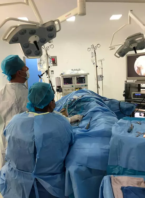 Dr. Alfredo Ortega Quiroz, Cirujano Ortopedista Traumatólogo, Alta Especialidad en Cirugía de Columna Vertebral