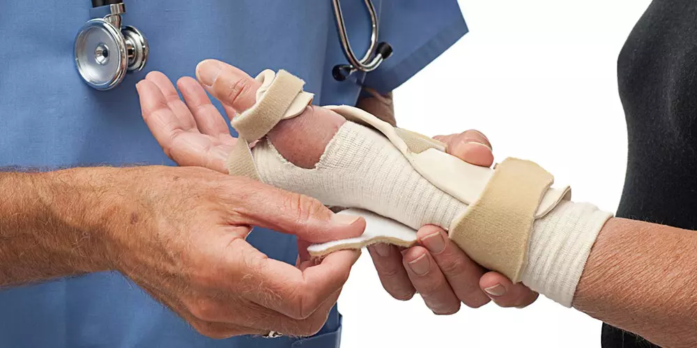 Dr. Alfredo Ortega Quiroz, Cirujano Ortopedista Traumatólogo, Alta Especialidad en Cirugía de Columna Vertebral